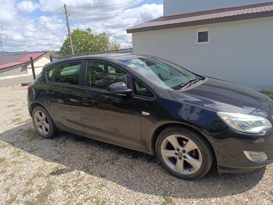 Vând Opel Astra j