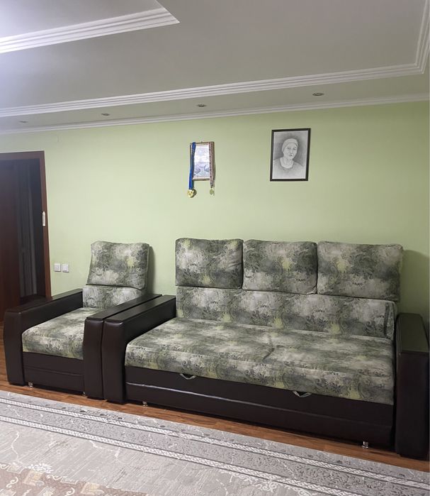 Диван с креслом