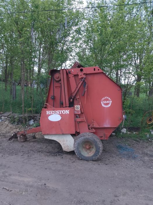 Vând 2 balotiere HEESTON / CLAAS.