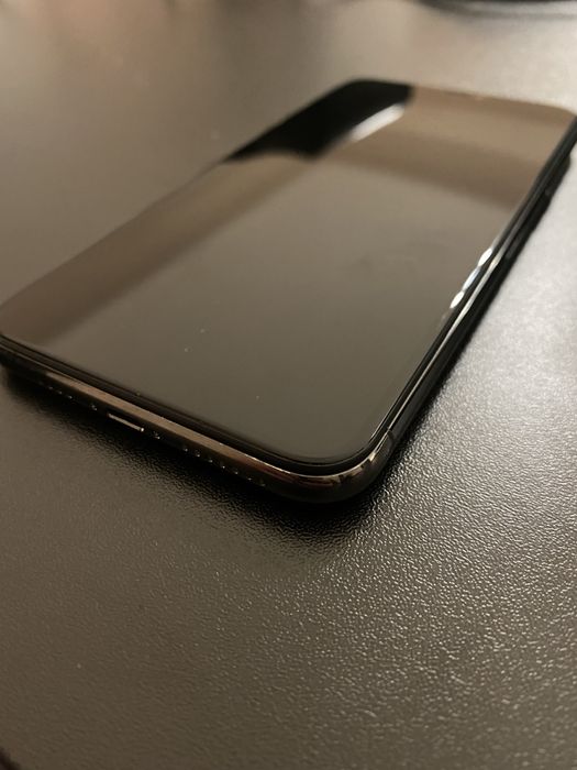 iPhone 11 Pro Max 256GB пукнатини само на задното стъкло