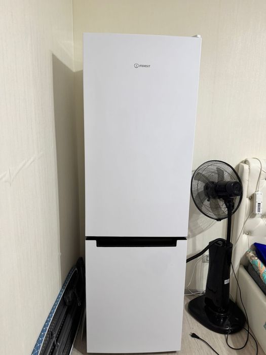 Холодильник новый Indesit