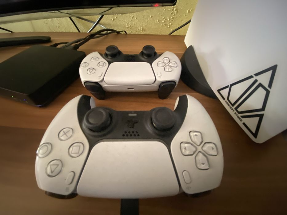 Продавам playstation 5 в много добро състояние