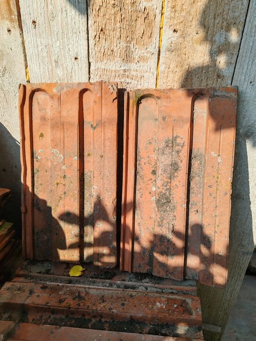 Țiglă ceramică veche de Lugoj și coame