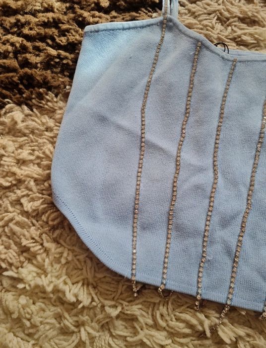 Top scurt cu bretele