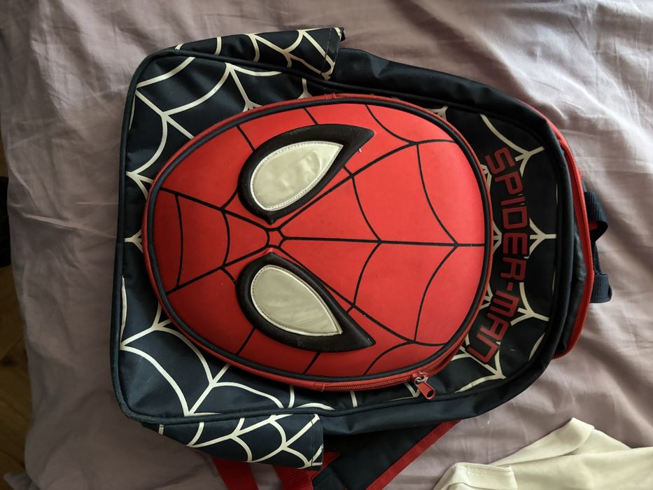 Рюкзак для мальчика человек паук оригинал в отличном состоянии