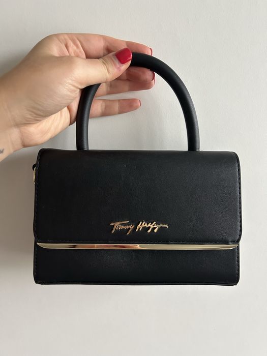 Малка черна дамска чанта Tommy Hilfiger