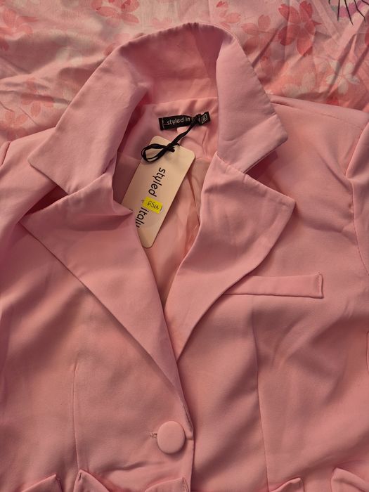 Продавам дрехи като нови