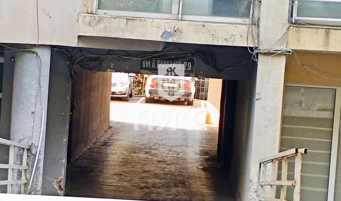 Гараж в кв.Лозенец