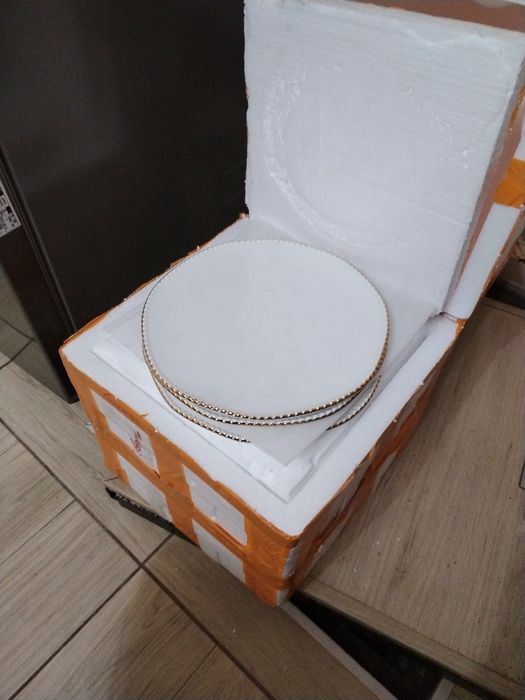 Тарелки 20 и 25 диаметром по 12 штук