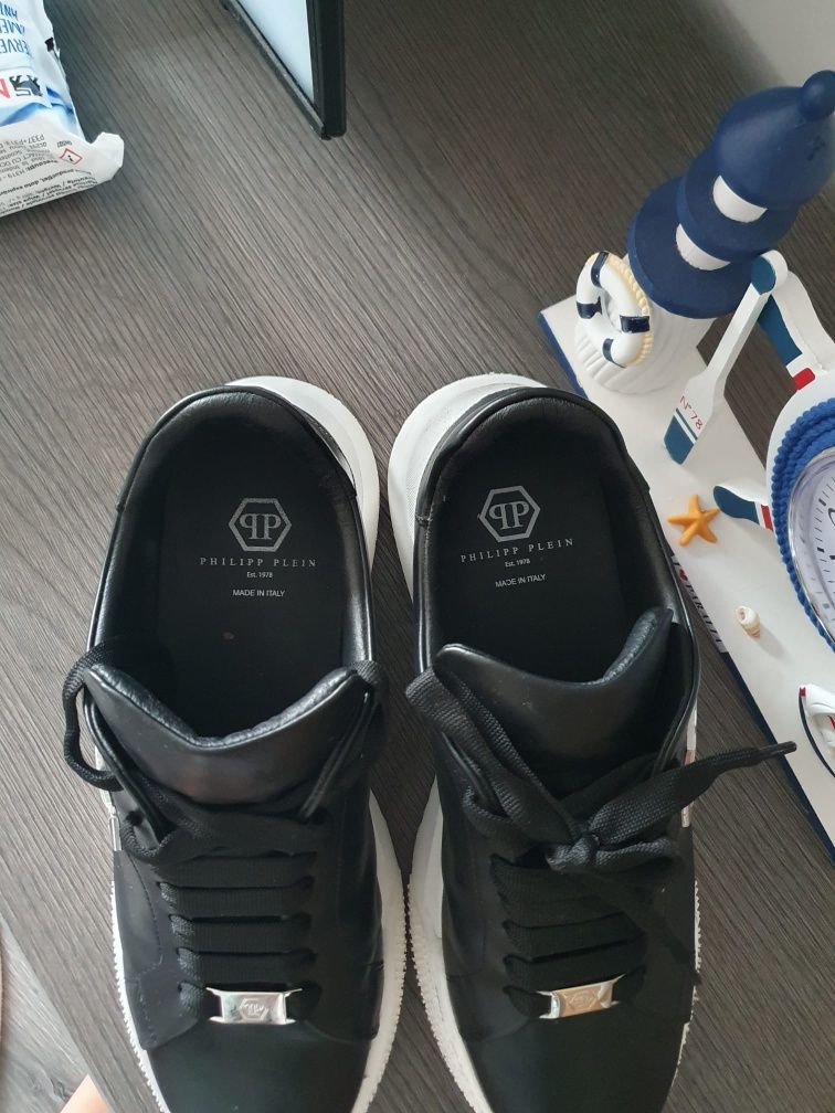 Sneakers,philipp plein,primiti cadou,purtati de 2 ori,ca noi,43