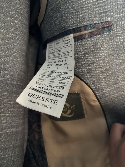 Vând costum mărimea 44 NOU