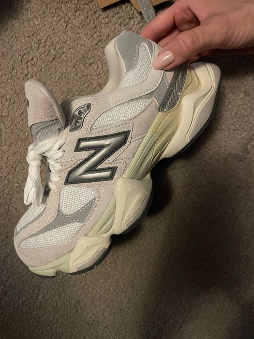 Adidasi New Balance 9060