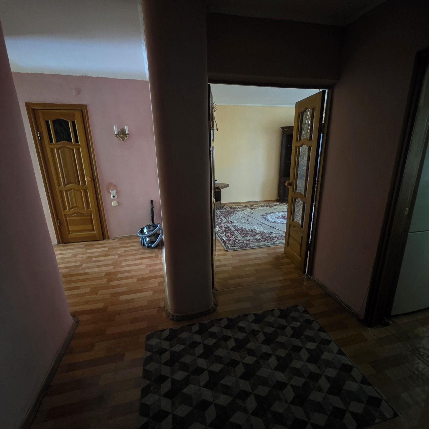 Срочно сдам 3 х ком кв центр