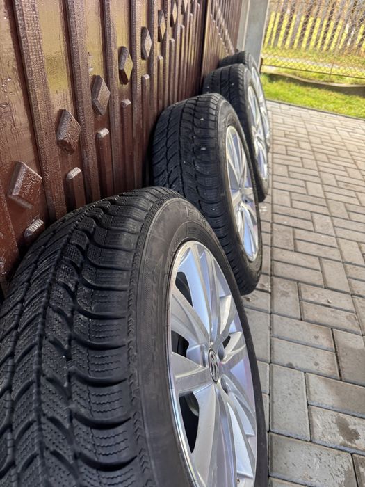 Vând jante echipate cu anvelope iarnă