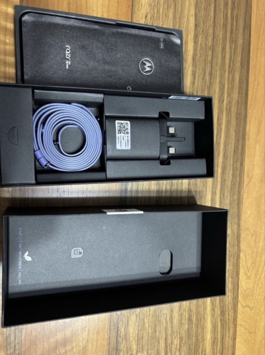 Motorola RAZR 50 ULTRA • 512 GB • 12 GB RAM • ca NOU • Garantie