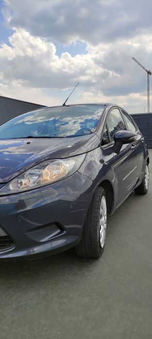 Vând Ford Fiesta 2012