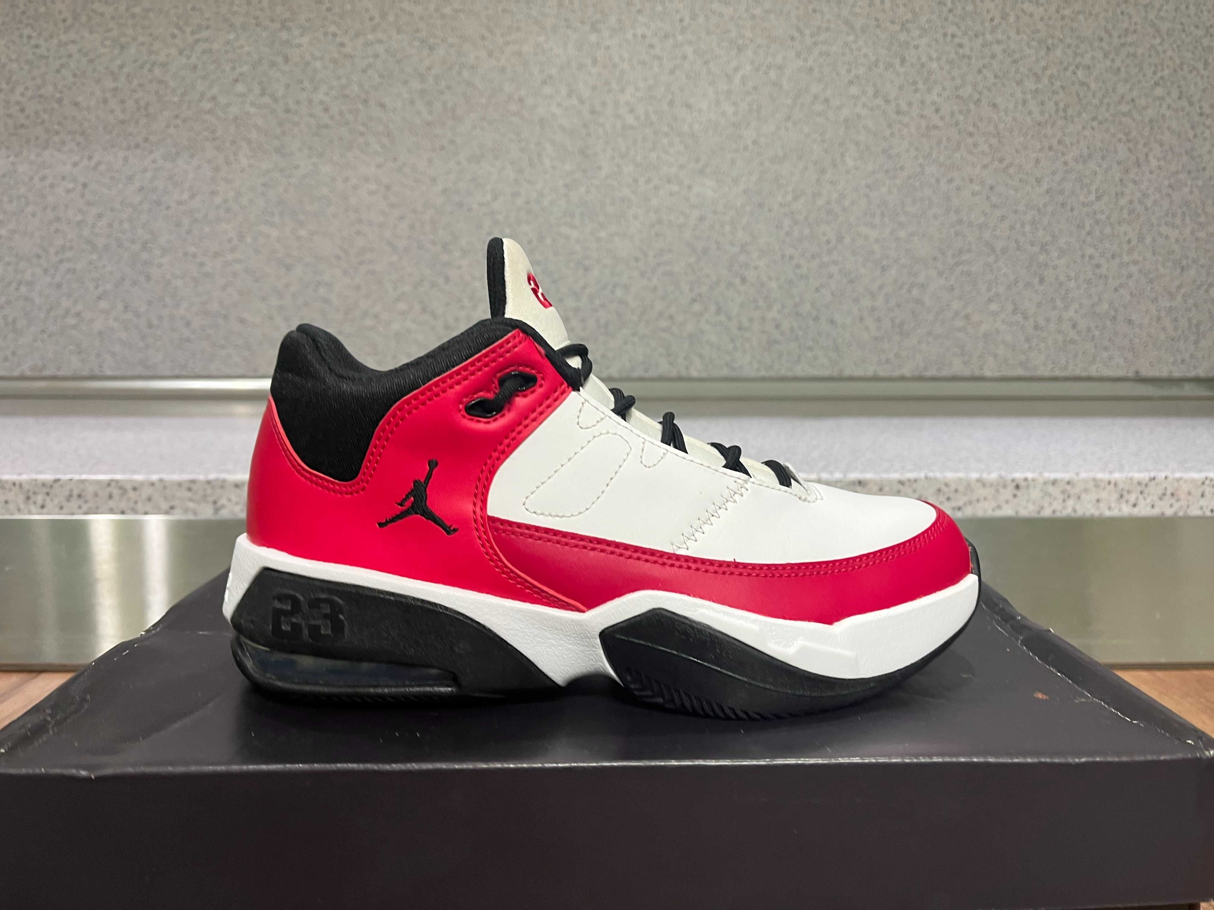 ОРИГИНАЛНИ *** Nike Air Jordan Max Aura 3 GS 'White Very Berry'