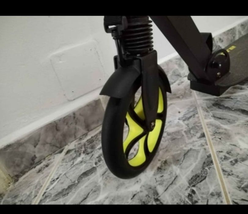 Se vinde trotineta stare nou