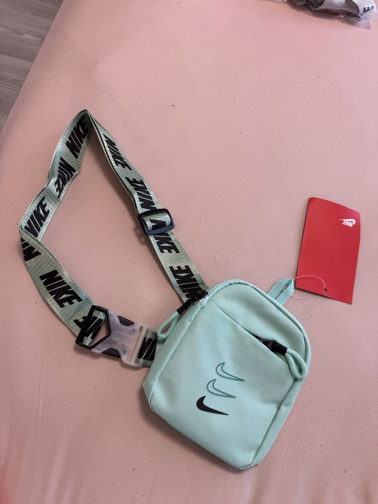Nike Advance чантички