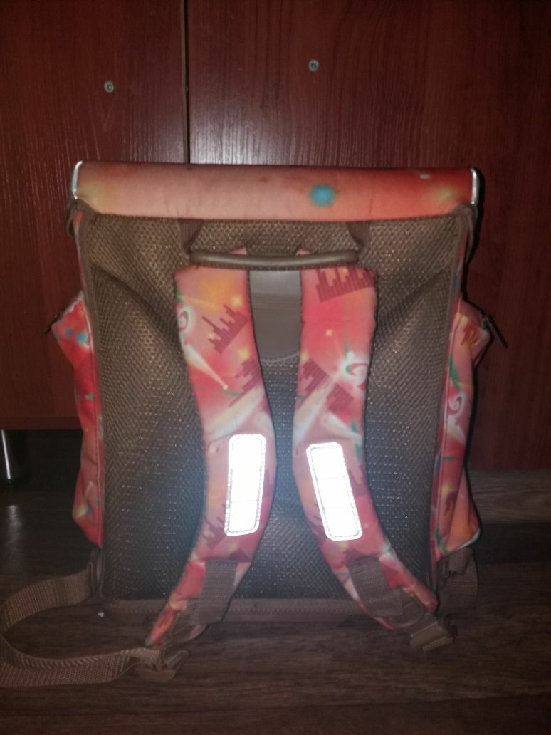 Портфель для девочки б/у+подарок игра и рюкзак для физры
