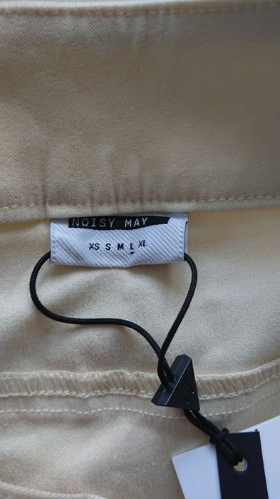 Fusta noua, Noisy May, L