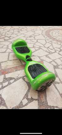 Vând hoverboard verde 180 lei