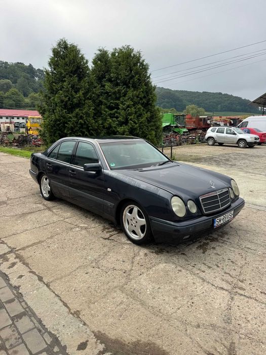 Mercedes-Benz E-Class (W210)