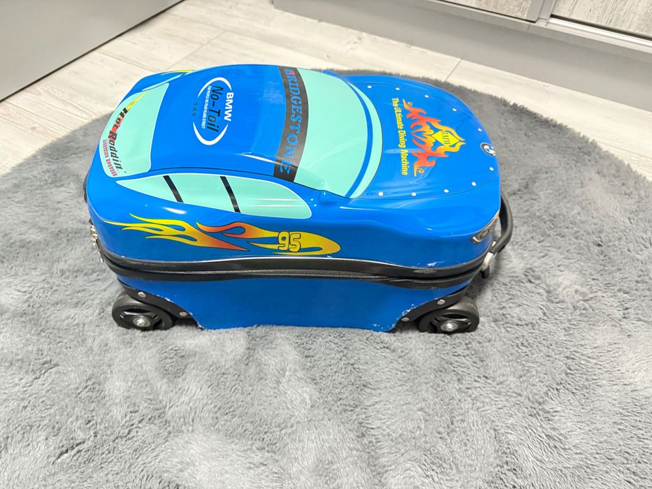 Детски куфар BMW