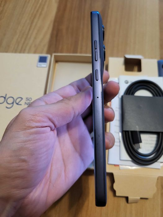 Смартфон Motorola Edge 50 NEO 256GB - чисто нов, 22м гаранция!