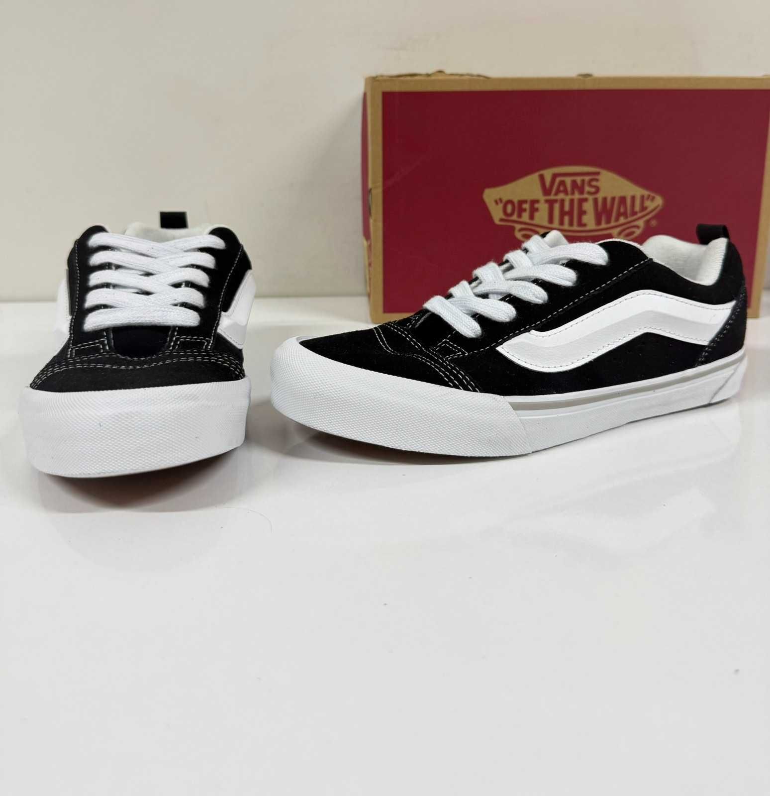 Vans Knu Skool Black and White