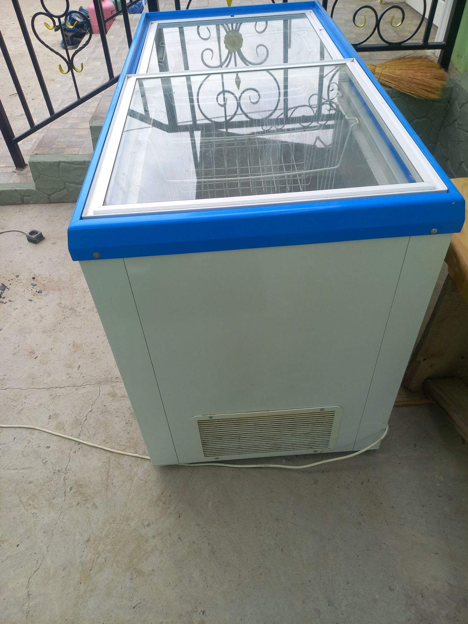 Продам морозильник
