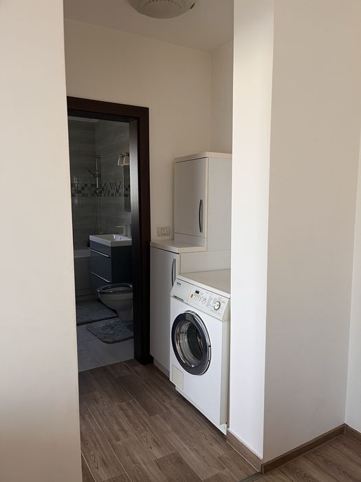Vand apartament cu 2 camere cu curte in Giroc