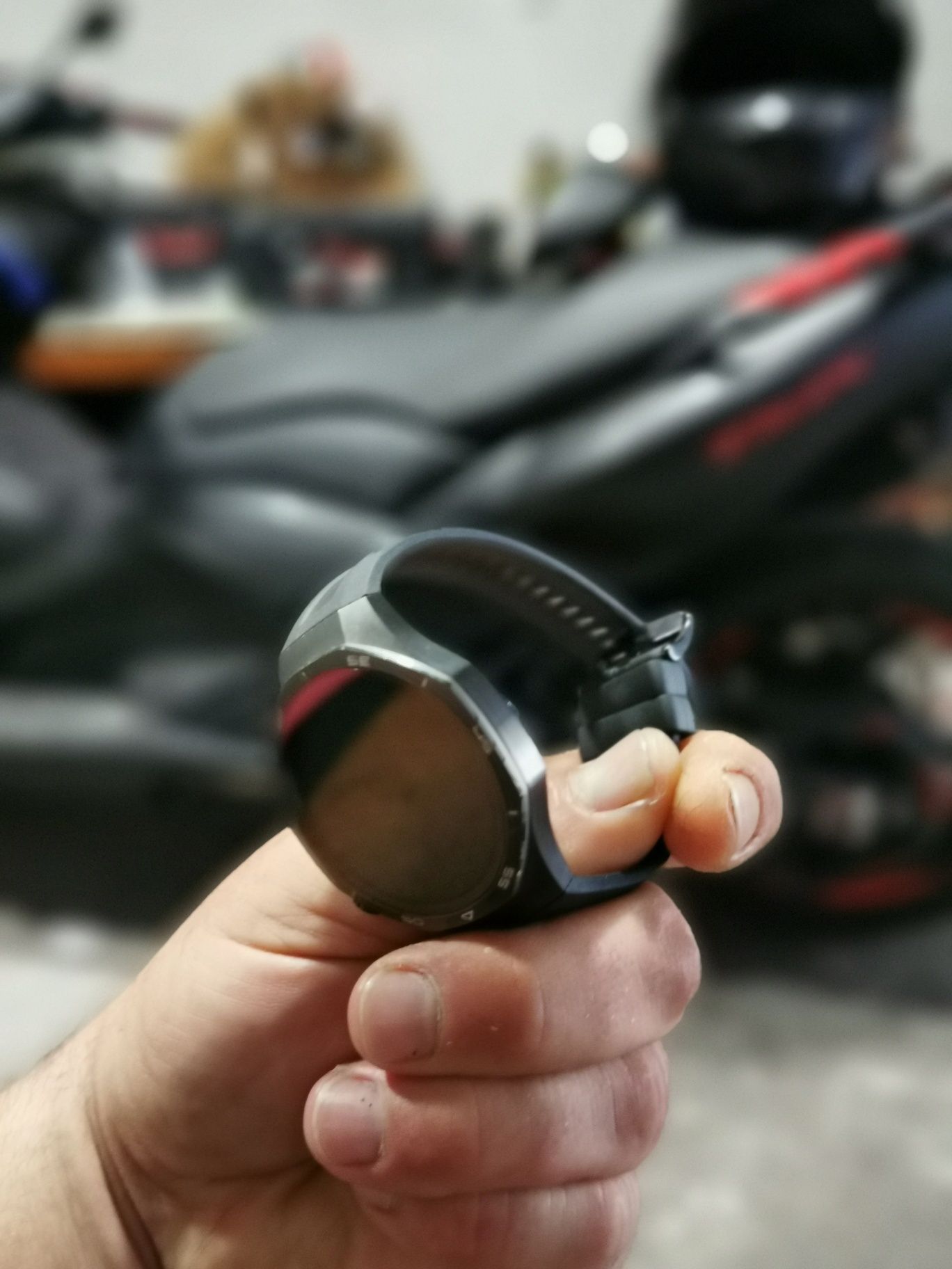 Часовник Huawei GT5 Pro