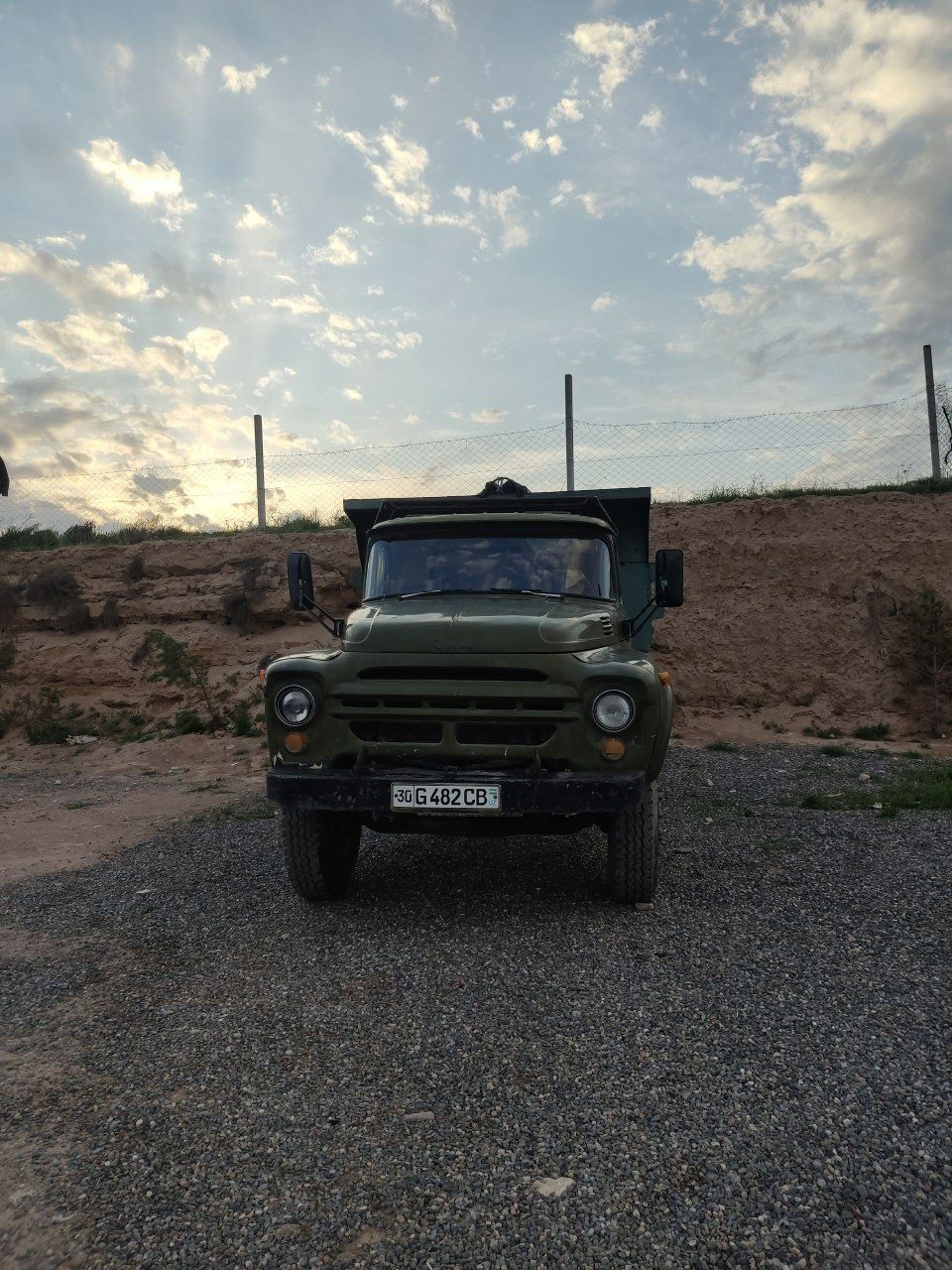 Zil moshina matur yangi