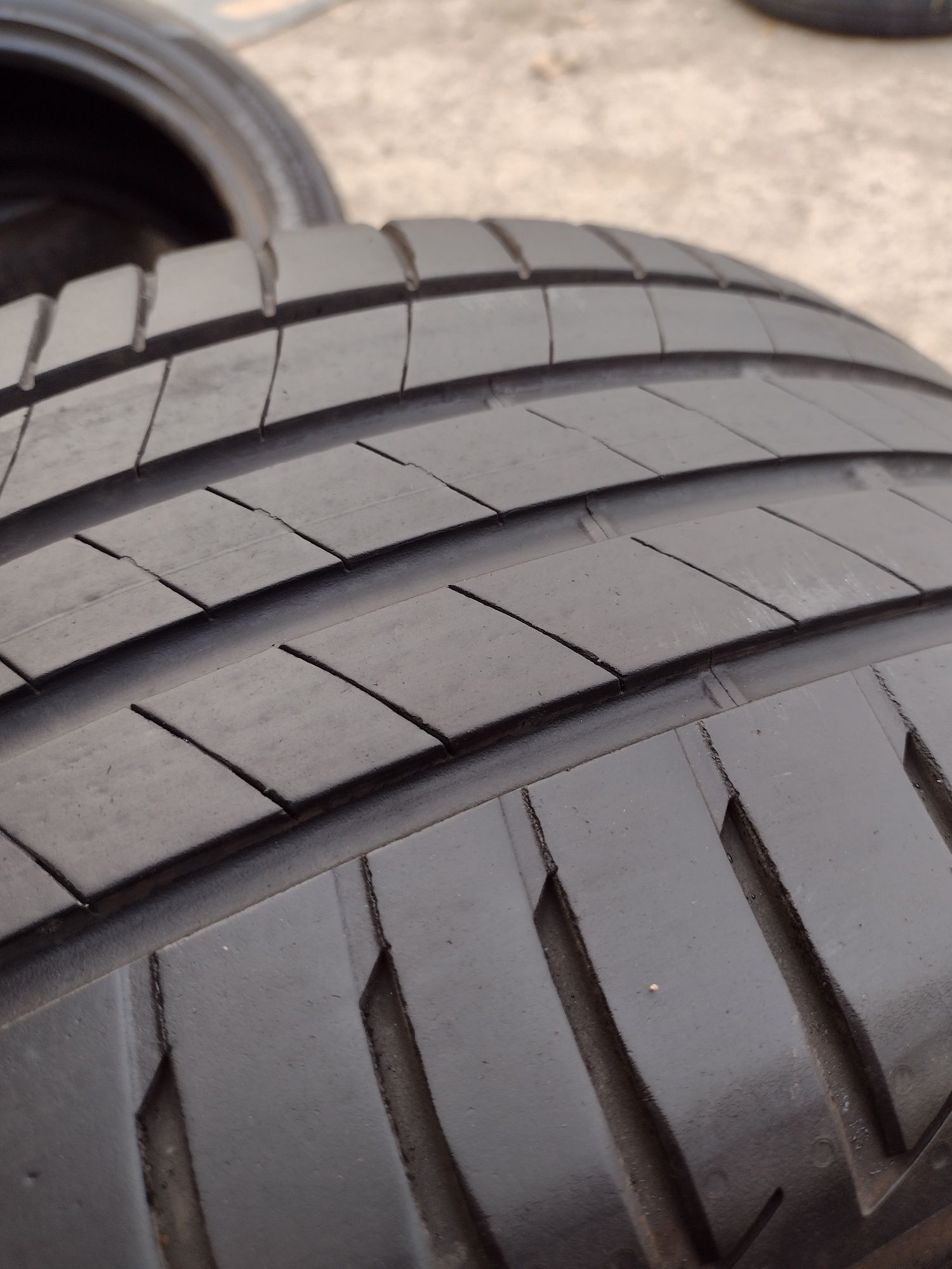 Bridgestone T005. 2бр.245/40/19 дот1722