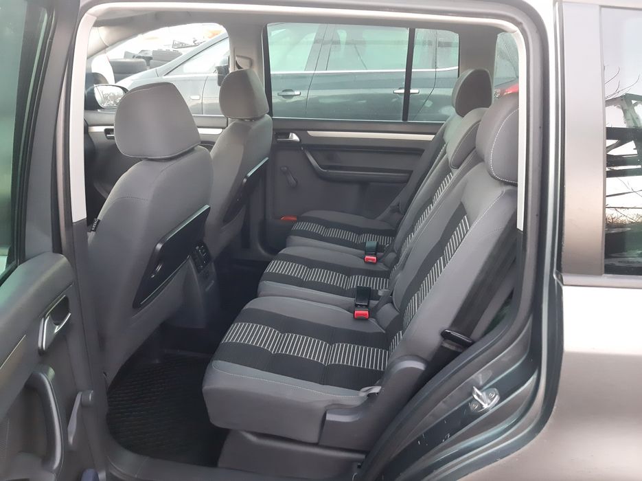 VW TOURAN 1.9 TDI-105к.с.-6 скорости  7- МЕСТЕН