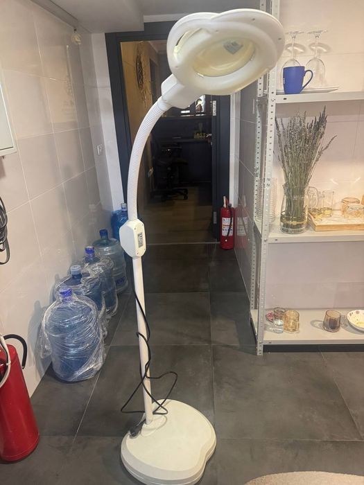 Лампа с лупой для косметологов