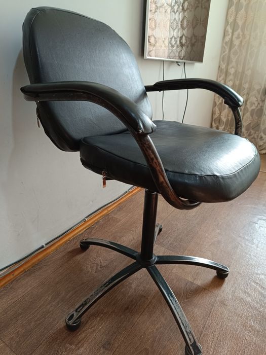 Парикмахерское кресло (фабричное)