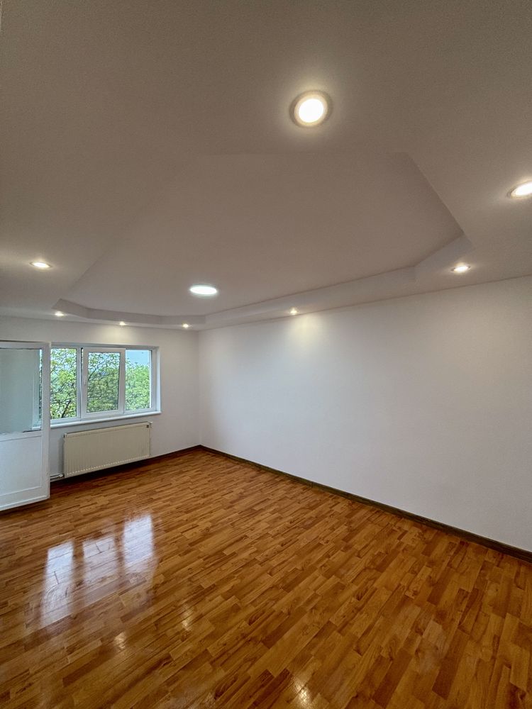 Apatrament cu 2 camere, nemobilat