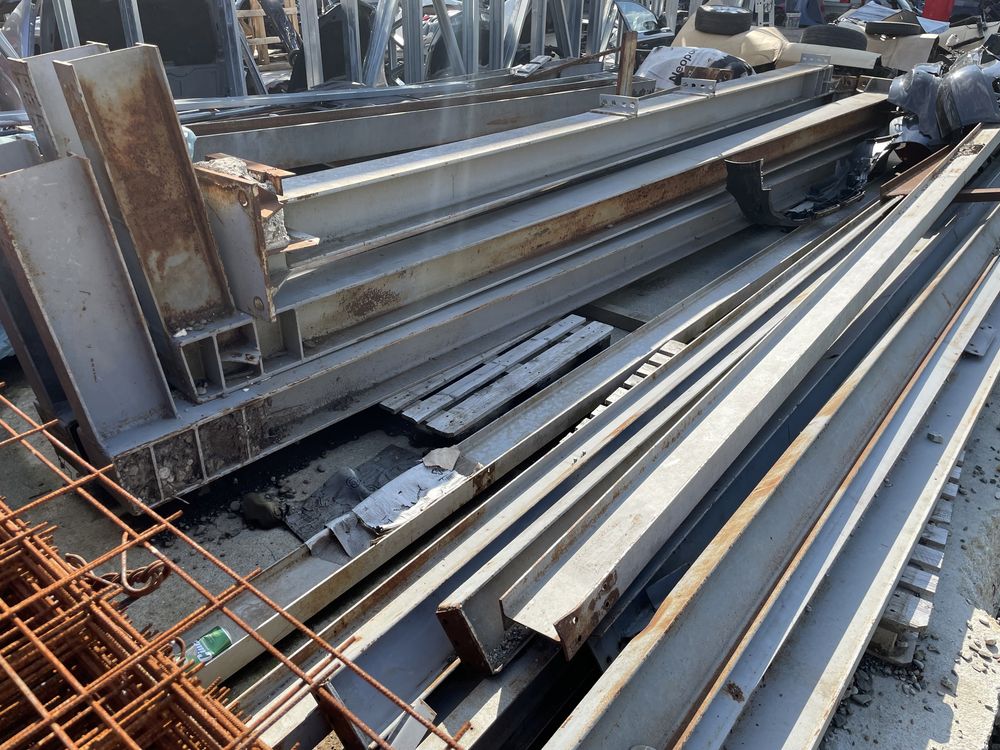 Vând structura metalică hala din fier IPE 220 și HEA 200.  7m pe 24m