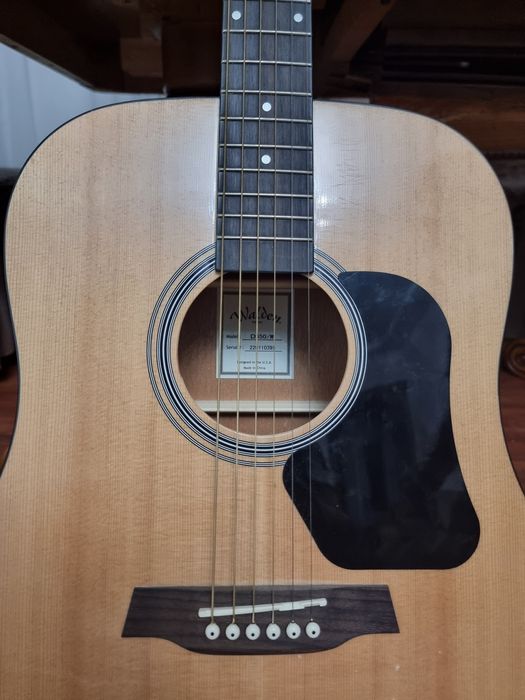 Гитара  6 ти струнная.