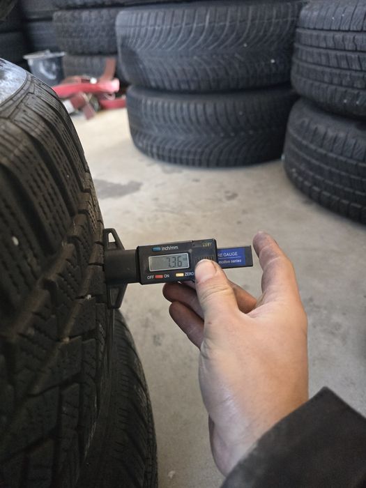 4 Броя 235/55/18 Continental 2x8,5mm 2x7,2mm