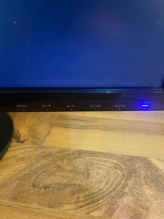 Samsung S24D300H – 24" Full HD монитор – употребяван, напълно работещ