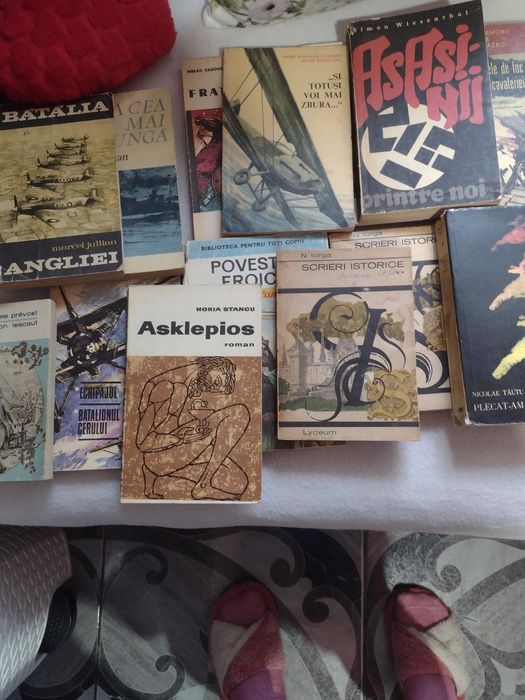 Vând cărți în stare bună