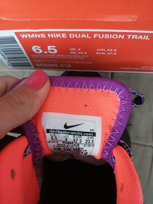 NIKE нови оригинални дамски маратонки - размер 37,5