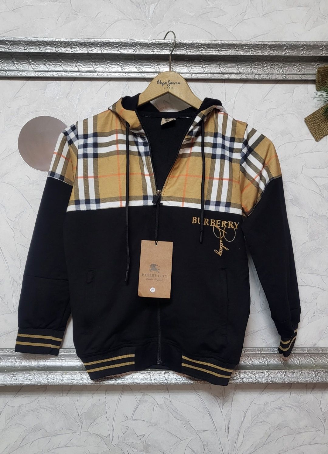 Чорапи Burberry, Moshino, tommy шалове LV