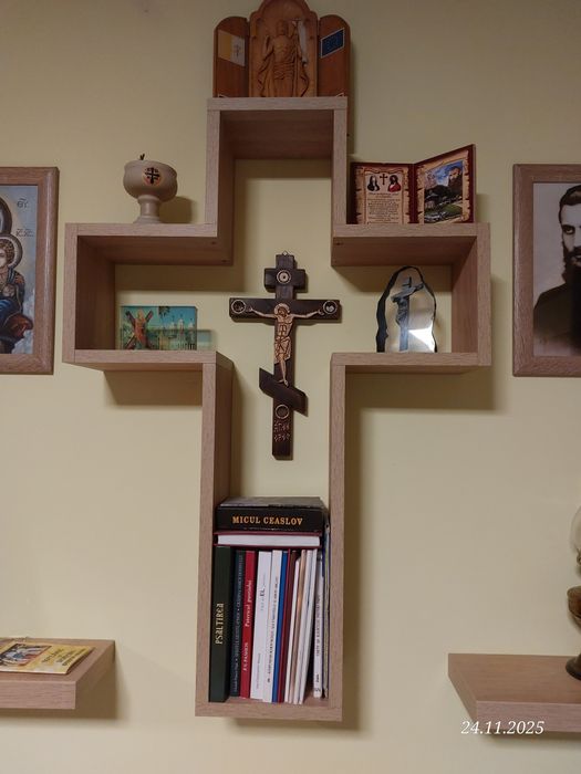 Rafturi pal cărți - cruce