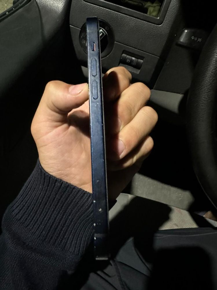 iPhone 12 прадается