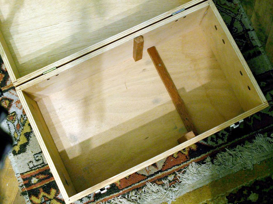 cutie de lemn (de proiector Leica)