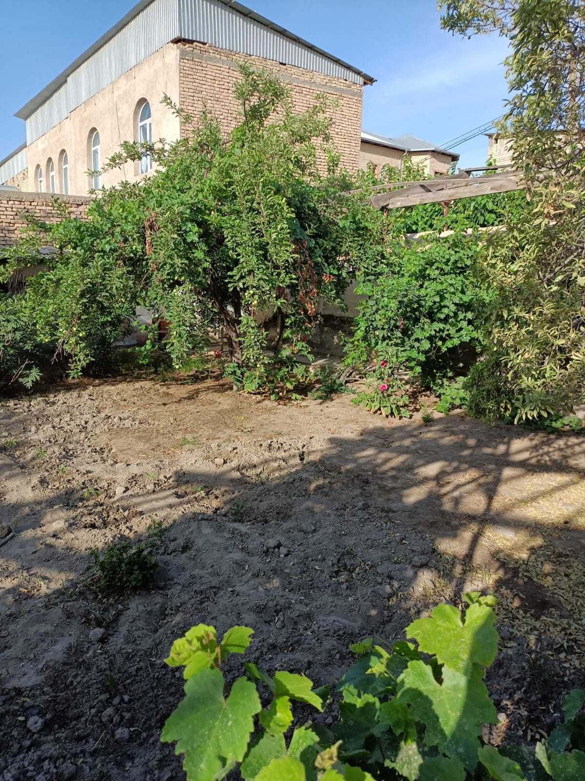Продам 2х-этажный дом с участком 5,7 соток.